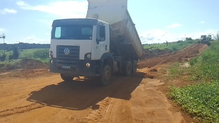 Prefeitura trabalha na recuperação de trechos na Linha C-95 do Rio Pardo 19 Prefeitura trabalha na recuperação de trechos na Linha C-95 do Rio Pardo