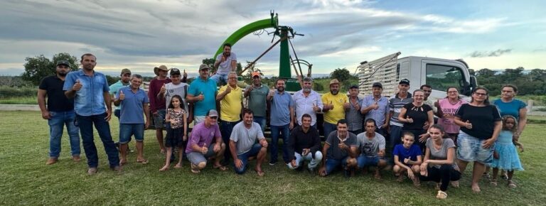 Laerte Gomes entrega ensiladeira para associação de Santa Luzia D’Oeste 3 Laerte Gomes entrega ensiladeira para associação de Santa Luzia D’Oeste