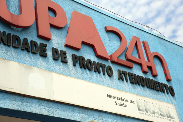 "PINGUELA" - Vereador aparece em UPA, faz autopromoção e deixa população a mercê da sorte em Porto Velho