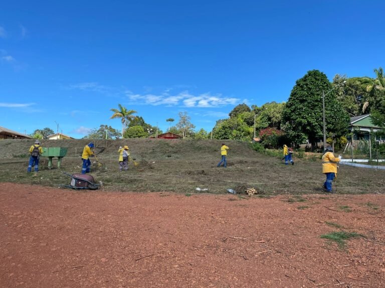 Limpeza e recuperação de calçadas são realizadas em pontos distintos da capital 8 Limpeza e recuperação de calçadas são realizadas em pontos distintos da capital