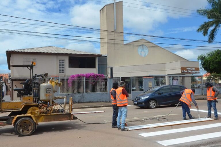 Vereador Márcio Pacele garante revitalização da faixa de pedestres em frente à Igreja Nossa Senhora do Amparo 2 Vereador Márcio Pacele garante revitalização da faixa de pedestres em frente à Igreja Nossa Senhora do Amparo
