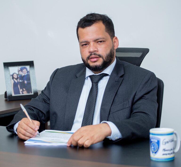 Deputado Edevaldo Neves solicita providências à prefeitura de Nova Mamoré sobre ônibus escolares e paralisação das aulas 11 Deputado Edevaldo Neves solicita providências à prefeitura de Nova Mamoré sobre ônibus escolares e paralisação das aulas