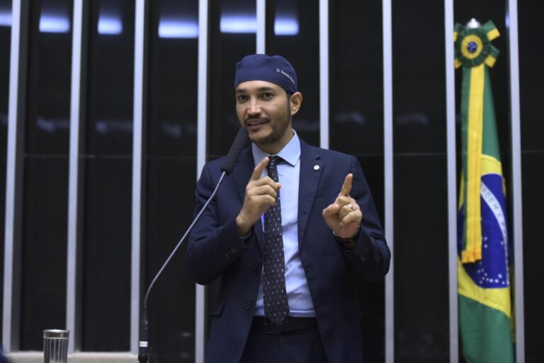 Fernando Máximo denuncia exclusão de crianças autistas em instituições de ensino 16 Fernando Máximo denuncia exclusão de crianças autistas em instituições de ensino