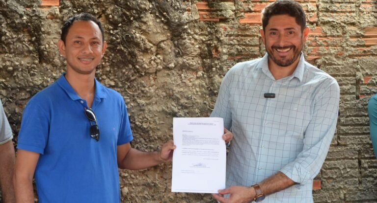 Marcio Pacele participa de assinatura para construção de galpão onde será instalada a fábrica de bloquete em Nova Califórnia 5 Marcio Pacele participa de assinatura para construção de galpão onde será instalada a fábrica de bloquete em Nova Califórnia