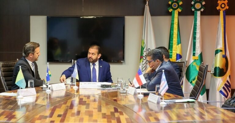 Laerte Gomes se reúne com deputados e coordenadores para tratar do 1º Fórum do Parlamento Amazônico em Brasília 11 Laerte Gomes se reúne com deputados e coordenadores para tratar do 1º Fórum do Parlamento Amazônico em Brasília