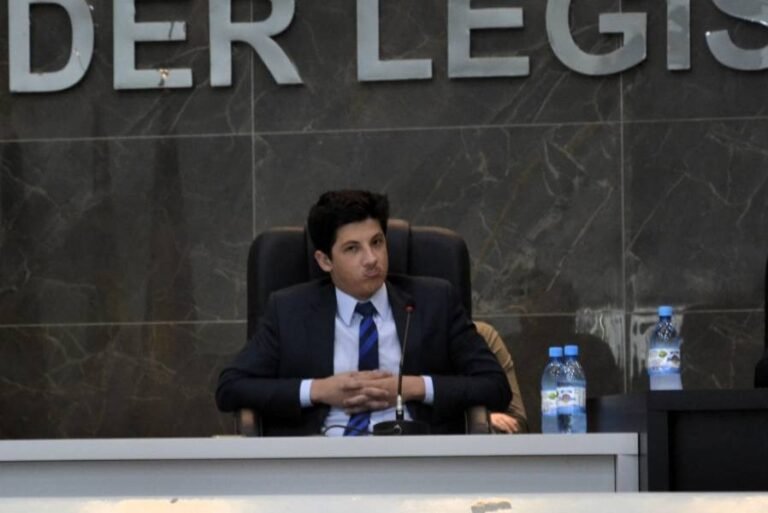 MISTÉRIO - Vereador pede afastamento do cargo por tempo indeterminado 12 MISTÉRIO - Vereador pede afastamento do cargo por tempo indeterminado