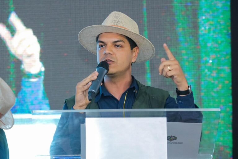 Deputado Cássio Gois destaca dia produtivo com projetos aprovados na Rondônia Rural Show em Ji-Paraná 17 Deputado Cássio Gois destaca dia produtivo com projetos aprovados na Rondônia Rural Show em Ji-Paraná