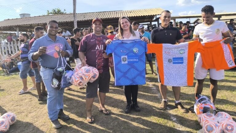 Cláudia de Jesus entrega kits esportivo e visita indígenas em Nova Mamoré 10 Cláudia de Jesus entrega kits esportivo e visita indígenas em Nova Mamoré