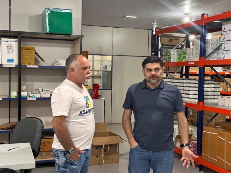 Vereador Joel da Enfermagem visita divisão de apoio ao diagnóstico e departamento de assistência farmacêutica 1 Vereador Joel da Enfermagem visita divisão de apoio ao diagnóstico e departamento de assistência farmacêutica