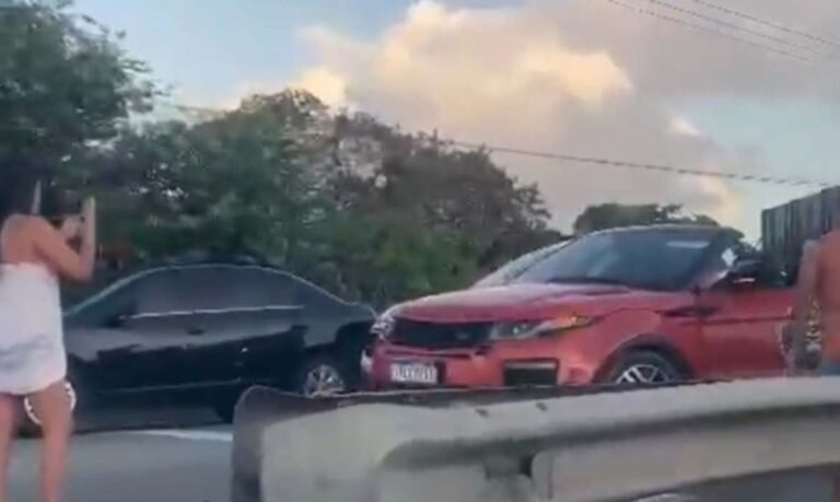 Homem pega escondido carro de luxo de influencer e sofre acidente 16 Homem pega escondido carro de luxo de influencer e sofre acidente