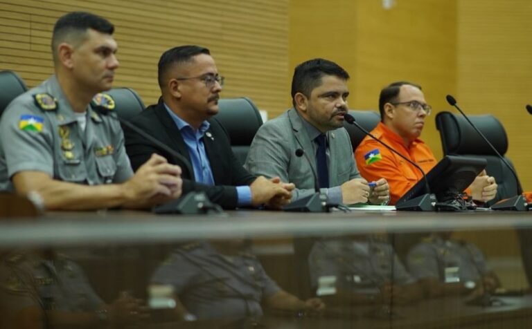 Deputado Jesuíno Boabaid preside audiência de Instrução Legislativa para discutir tabela salarial da segurança pública 4 Deputado Jesuíno Boabaid preside audiência de Instrução Legislativa para discutir tabela salarial da segurança pública