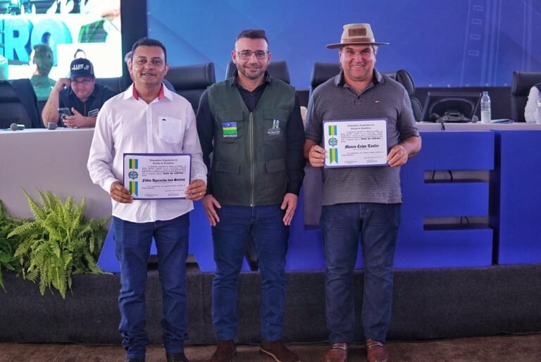 Deputado Ribeiro do Sinpol entrega votos de louvor a servidor público e produtor rural 20 Deputado Ribeiro do Sinpol entrega votos de louvor a servidor público e produtor rural
