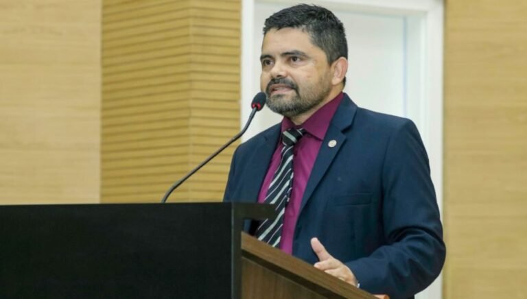 É LEI - ALERO Promulga Lei de autoria do deputado Jesuíno Boabaid que tipifica porte de drogas como infração administrativa com imposição de multa 19 É LEI - ALERO Promulga Lei de autoria do deputado Jesuíno Boabaid que tipifica porte de drogas como infração administrativa com imposição de multa