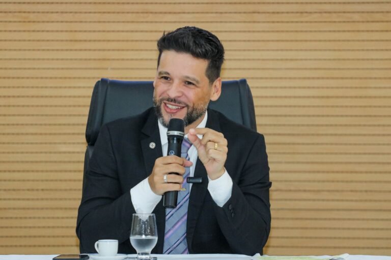 Tá na conta: Cacoal recebe R$ 100 mil de emenda do deputado Delegado Camargo para compra de tablets aos agentes comunitários de saúde 17 Tá na conta: Cacoal recebe R$ 100 mil de emenda do deputado Delegado Camargo para compra de tablets aos agentes comunitários de saúde