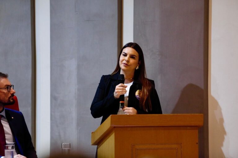 Na OAB - Mariana Carvalho assina Pacto em Defesa da Democracia e Combate à Desinformação e Fake News nas eleições 5 Na OAB - Mariana Carvalho assina Pacto em Defesa da Democracia e Combate à Desinformação e Fake News nas eleições