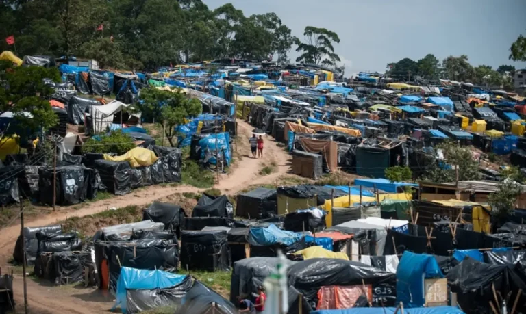 Mais de 1,5 milhão são afetados por remoções forçadas no Brasil 12 Mais de 1,5 milhão são afetados por remoções forçadas no Brasil