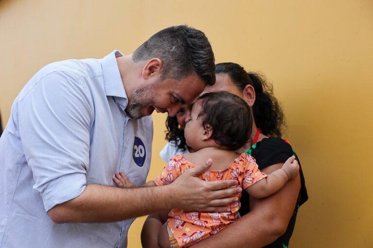 Em reunião com mães de crianças autistas, Léo explica projetos para atender demandas das pessoas com TEA 20 Em reunião com mães de crianças autistas, Léo explica projetos para atender demandas das pessoas com TEA