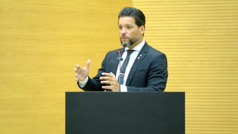 Eventos custeados com dinheiro público deverão ter entrada gratuita, além de critérios para premiação, garante emenda do Delegado Camargo 13 Eventos custeados com dinheiro público deverão ter entrada gratuita, além de critérios para premiação, garante emenda do Delegado Camargo