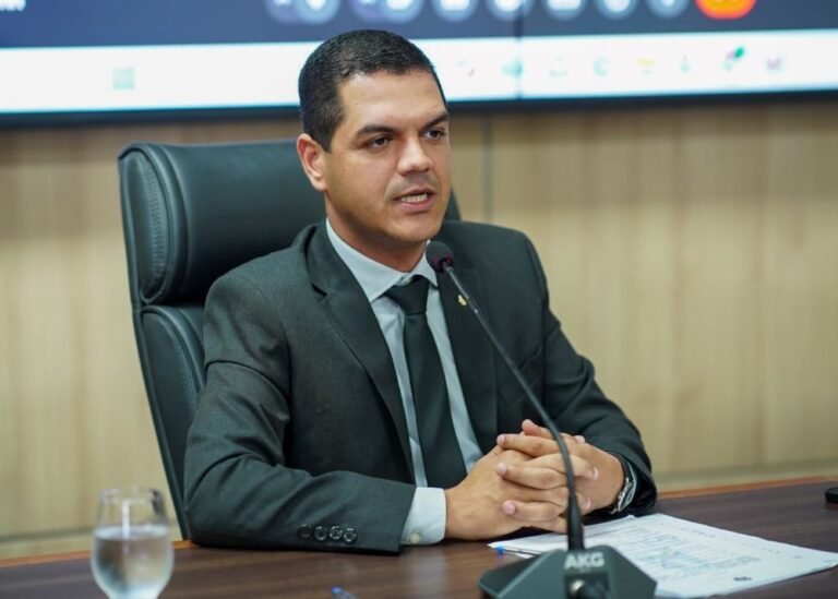 Comissão de Saúde aprova projetos voltados à saúde da mulher e políticas para deficiências vocais 8 Comissão de Saúde aprova projetos voltados à saúde da mulher e políticas para deficiências vocais