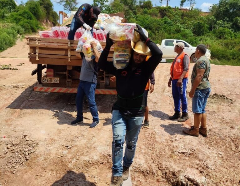 Dez comunidades do baixo Madeira recebem água e cestas básicas; cronograma segue até novembro 4 Dez comunidades do baixo Madeira recebem água e cestas básicas; cronograma segue até novembro