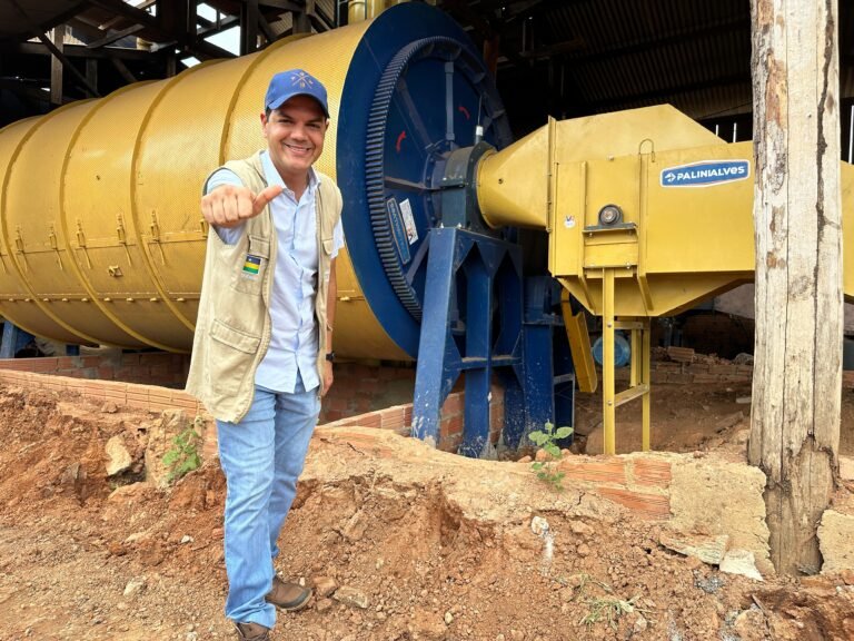 Deputado Cássio Gois entrega secador de alta capacidade para impulsionar o setor cafeeiro na Linha 14 do Distrito de Divinópolis, em Cacoal 12 Deputado Cássio Gois entrega secador de alta capacidade para impulsionar o setor cafeeiro na Linha 14 do Distrito de Divinópolis, em Cacoal
