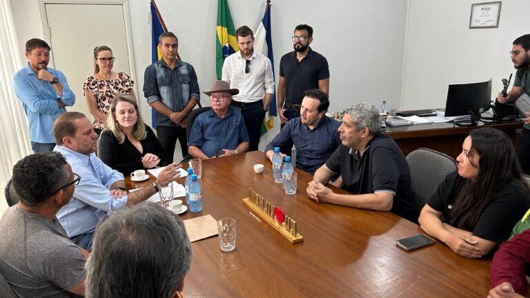 Deputado Cirone Deiró reforça parceria com governador Marcos Rocha e destina recursos para educação em Vilhena 8 Deputado Cirone Deiró reforça parceria com governador Marcos Rocha e destina recursos para educação em Vilhena
