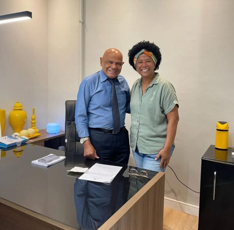 Vereador Pastor Evanildo Ferreira recebe deputada Silvia Cristina e debate projetos para Porto Velho 12 Vereador Pastor Evanildo Ferreira recebe deputada Silvia Cristina e debate projetos para Porto Velho