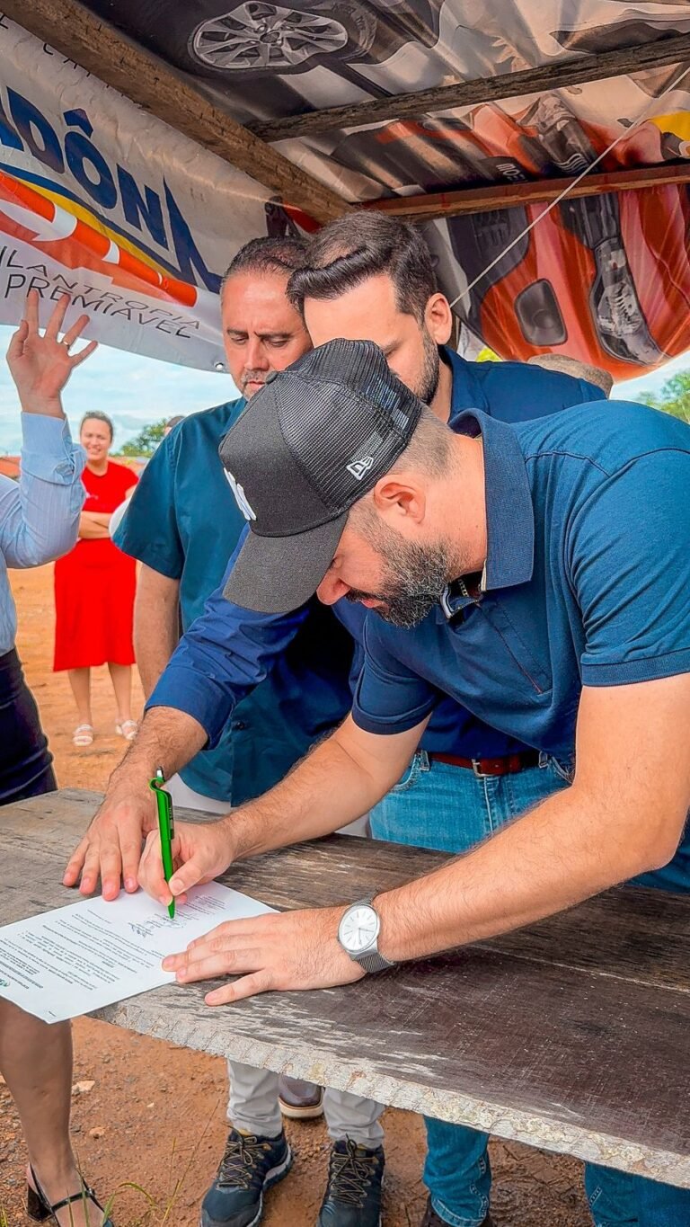 Deputado Nim Barroso participa da ordem de serviço para construção de praça em Ji-Paraná 1 Deputado Nim Barroso participa da ordem de serviço para construção de praça em Ji-Paraná