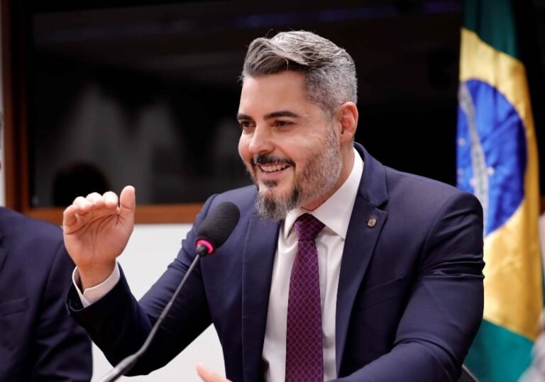 CÂMARA FEDERAL - Thiago Flores surpreende e assina criação da Frente da Cannabis 16 CÂMARA FEDERAL - Thiago Flores surpreende e assina criação da Frente da Cannabis