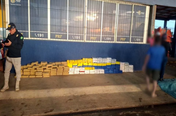 PM e PRF apreende mais de 338 kg de drogas em Alto Paraíso 12 PM e PRF apreende mais de 338 kg de drogas em Alto Paraíso