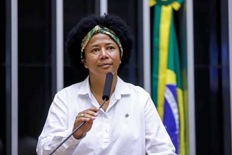 Deputada Sílvia Cristina alertam para queda no preço do leite e prejuízo aos produtores 3 Deputada Sílvia Cristina alertam para queda no preço do leite e prejuízo aos produtores