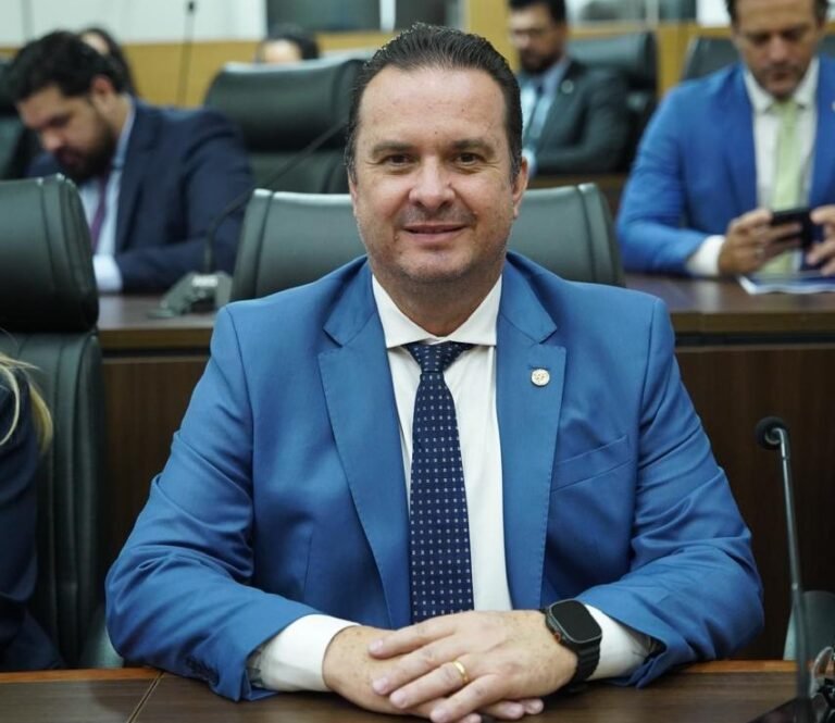 Deputado Dr. Luís do Hospital destina R$ 1,3 milhão para estradas rurais de Theobroma 15 Deputado Dr. Luís do Hospital destina R$ 1,3 milhão para estradas rurais de Theobroma