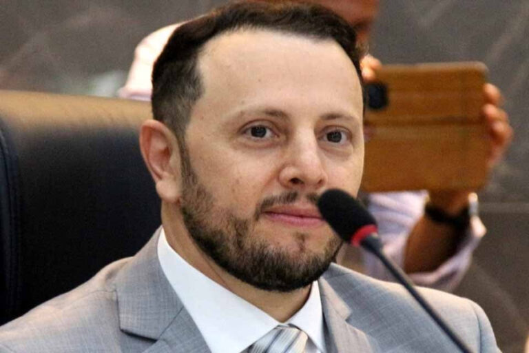 ELEIÇÕES 2026 - Léo Moraes pode lançar Delegado Flori ao Governo e aliados defendem Acir Gurgacz como candidato 17 ELEIÇÕES 2026 - Léo Moraes pode lançar Delegado Flori ao Governo e aliados defendem Acir Gurgacz como candidato