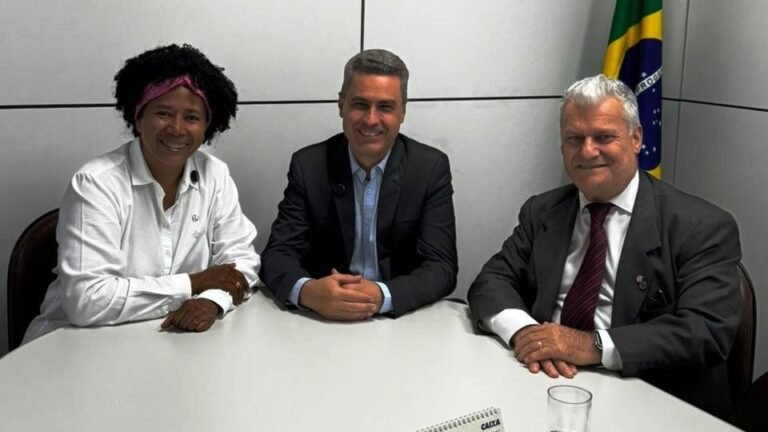 Deputada Sílvia Cristina recebe a garantia de que seguro-defeso será pago neste mês de fevereiro 9 Deputada Sílvia Cristina recebe a garantia de que seguro-defeso será pago neste mês de fevereiro