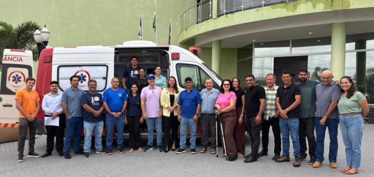 Saúde: Alan Queiroz prestigia entrega de ambulância UTI neonatal em Espigão d’Oeste 14 Saúde: Alan Queiroz prestigia entrega de ambulância UTI neonatal em Espigão d’Oeste