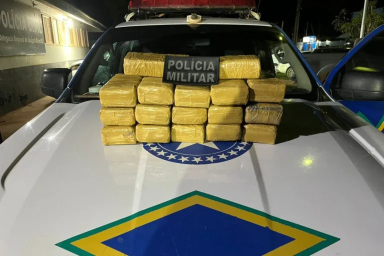 Adolescente é apreendido com 17 quilos de maconha em Guajará-Mirim 10 Adolescente é apreendido com 17 quilos de maconha em Guajará-Mirim