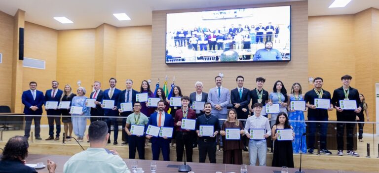 Alero entrega título honorífico e votos de louvor a profissionais do setor de seguros e à Academia Mestre Streit 17 Alero entrega título honorífico e votos de louvor a profissionais do setor de seguros e à Academia Mestre Streit