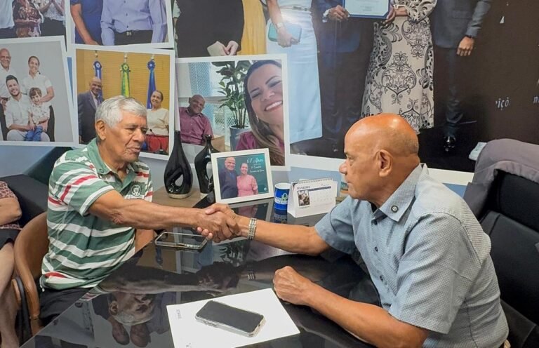 Pastor Evanildo recebe lideranças da Linha Nova Aliança e assume compromisso com melhorias para a comunidade 7 Pastor Evanildo recebe lideranças da Linha Nova Aliança e assume compromisso com melhorias para a comunidade
