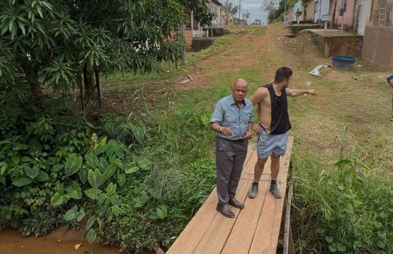Vereador Pastor Evanildo vistoria ponte na Rua Baraqueçaba e cobra melhorias para garantir acesso no Novo Horizonte 15 Vereador Pastor Evanildo vistoria ponte na Rua Baraqueçaba e cobra melhorias para garantir acesso no Novo Horizonte