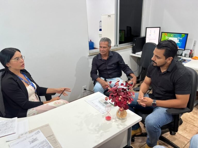 Vereador Dr Gilber participa de reunião na Semtran com representantes do Assentamento Joana D’arc para viabilizar transporte 12 Vereador Dr Gilber participa de reunião na Semtran com representantes do Assentamento Joana D’arc para viabilizar transporte