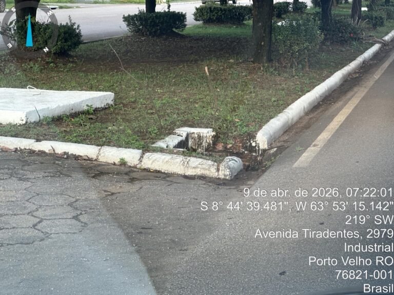 Vereador Dr. Gilber encaminha pedido de providência à SEINFRA para manutenção de caixa coletora na Av Tiradentes 19 Vereador Dr. Gilber encaminha pedido de providência à SEINFRA para manutenção de caixa coletora na Av Tiradentes