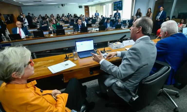 CCJ aprova fim da aposentadoria compulsória para punir juízes e MP 8 CCJ aprova fim da aposentadoria compulsória para punir juízes e MP