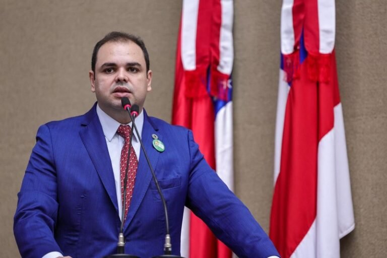 Após renúncias, Assembleia elege novo governador do Amazonas 7 Após renúncias, Assembleia elege novo governador do Amazonas