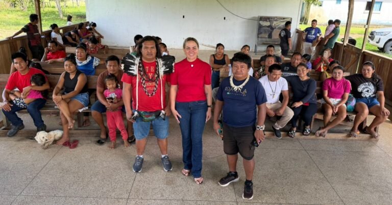 Cláudia de Jesus ouve lideranças indígenas na aldeia Central Karitiana 5 Cláudia de Jesus ouve lideranças indígenas na aldeia Central Karitiana