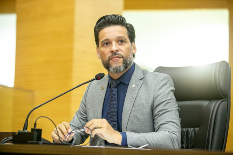 Delegado Camargo cobra informações sobre falta de professores no Colégio Tiradentes de Rolim de Moura 3 Delegado Camargo cobra informações sobre falta de professores no Colégio Tiradentes de Rolim de Moura