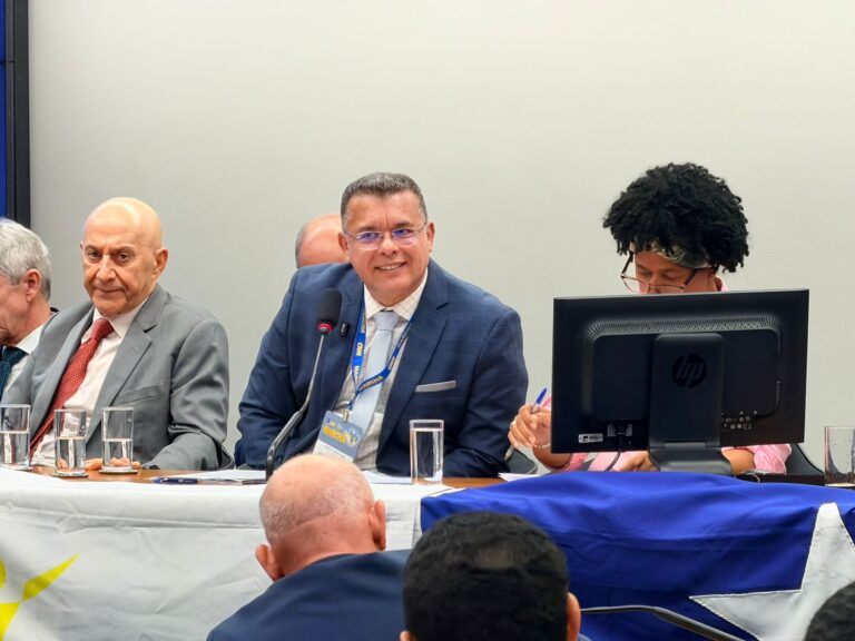 Prefeitos discutem pautas municipalistas com a bancada federal em Brasília 16 Prefeitos discutem pautas municipalistas com a bancada federal em Brasília