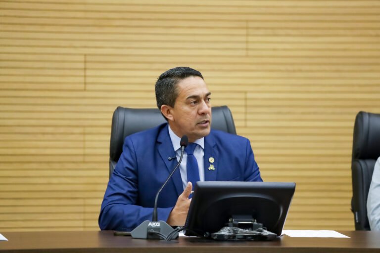Eyder Brasil apresenta projeto para valorizar servidores da segurança pública que protegem a população fora do serviço 19 Eyder Brasil apresenta projeto para valorizar servidores da segurança pública que protegem a população fora do serviço