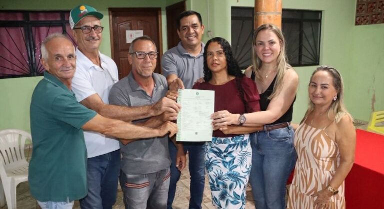 Presidente Médici: Cláudia de Jesus e Incra entregam títulos rurais aos chacareiros da antiga Embrapa 5 Presidente Médici: Cláudia de Jesus e Incra entregam títulos rurais aos chacareiros da antiga Embrapa