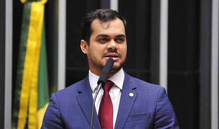 Coordenador de campanha de Fúria vota no candidato do PT, diz Netto 16 Coordenador de campanha de Fúria vota no candidato do PT, diz Netto