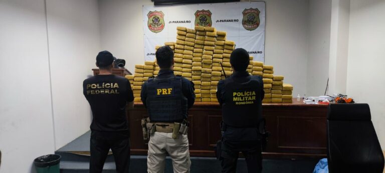 Operação conjunta intercepta carro com 210 quilos de maconha em Rondônia; um foi preso 14 Operação conjunta intercepta carro com 210 quilos de maconha em Rondônia; um foi preso